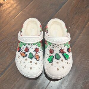 CROCS Festive White Clogs with Holiday Charms